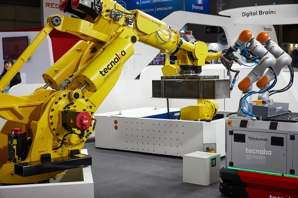 Dual-arm coordinated motion